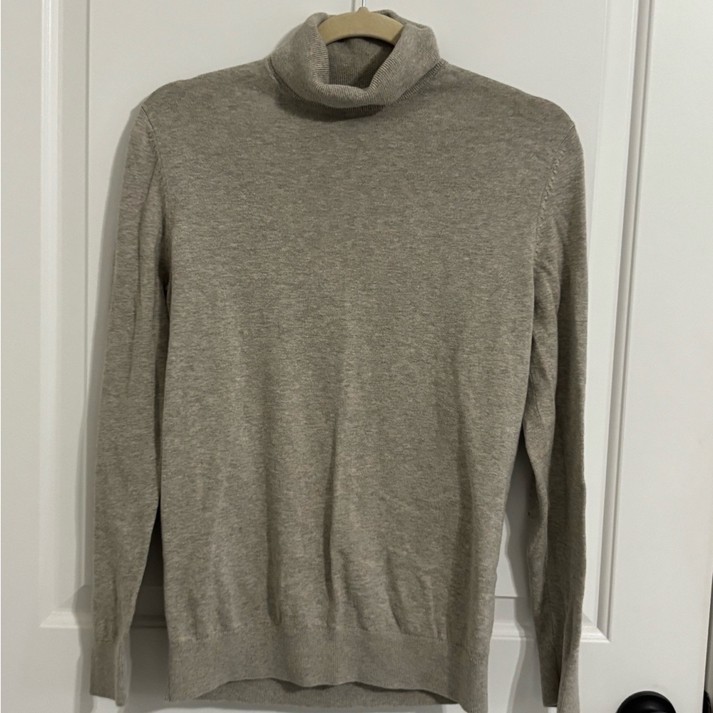H&M Women’s Heathered Beige/Gray Turtleneck Sweater